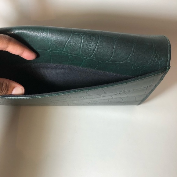 Harve Benard Green Faux Leather Alligator Print Clutch - Picture 4 of 5